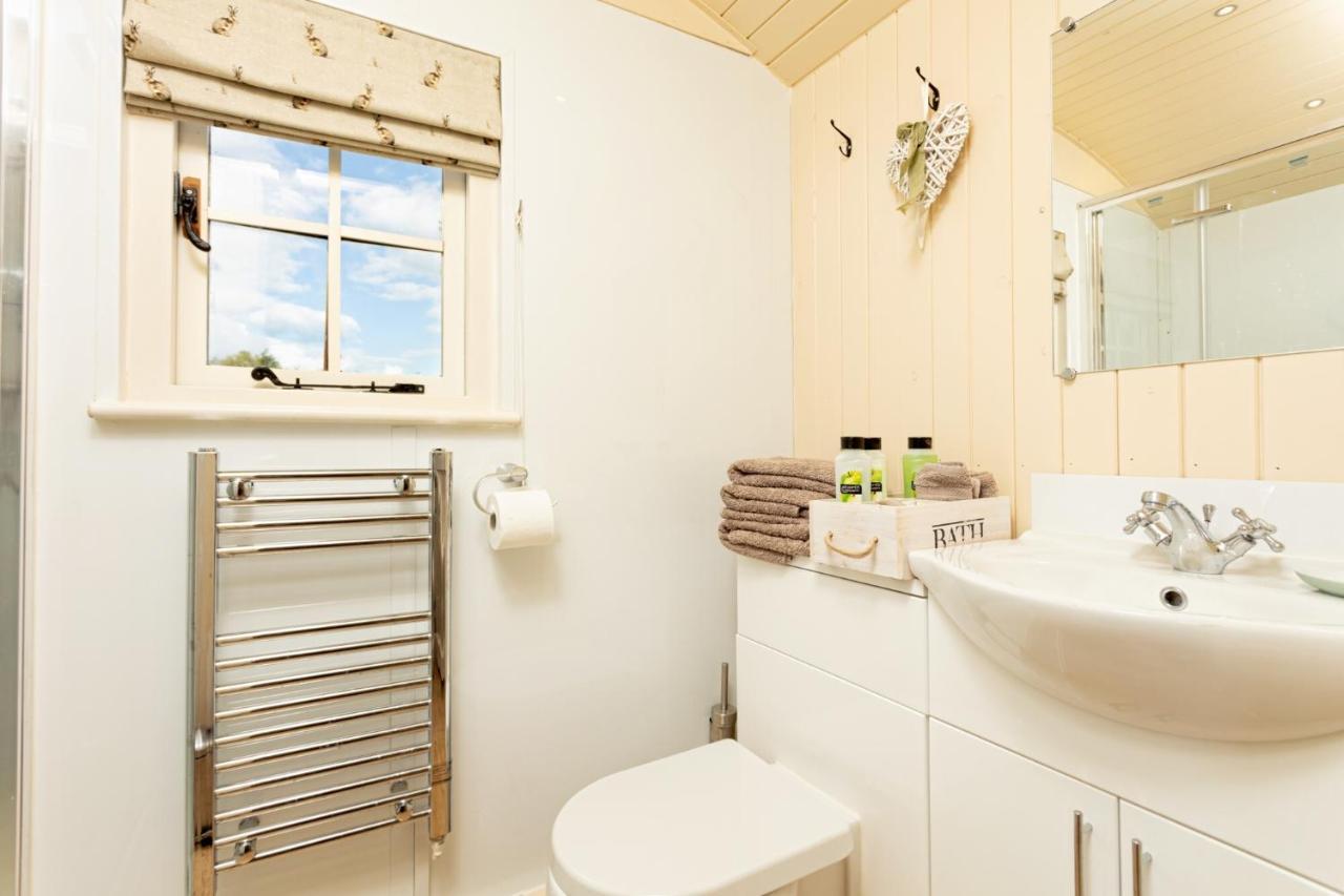 Romantic Secluded Shepherd Hut Hares Rest Southwick  Exteriér fotografie